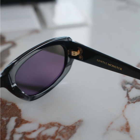 GENTLE MONSTER Black Sunglasses - Picture 11 of 16